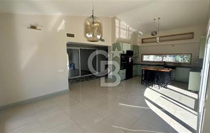 Sıraselviler Sitesi’nde Deniz Manzaralı, Yenilenmiş Kiralık Villa