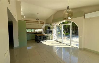 Sıraselviler Sitesi’nde Deniz Manzaralı, Yenilenmiş Kiralık Villa