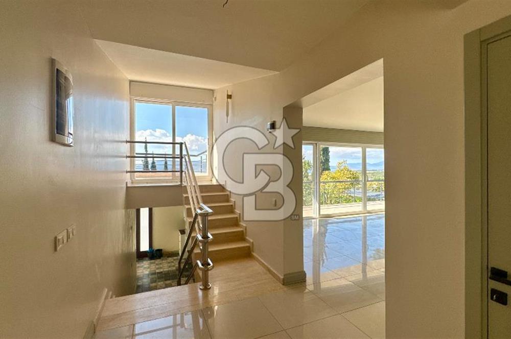 Sıraselviler Sitesi’nde Deniz Manzaralı, Yenilenmiş Kiralık Villa