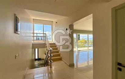 Sıraselviler Sitesi’nde Deniz Manzaralı, Yenilenmiş Kiralık Villa