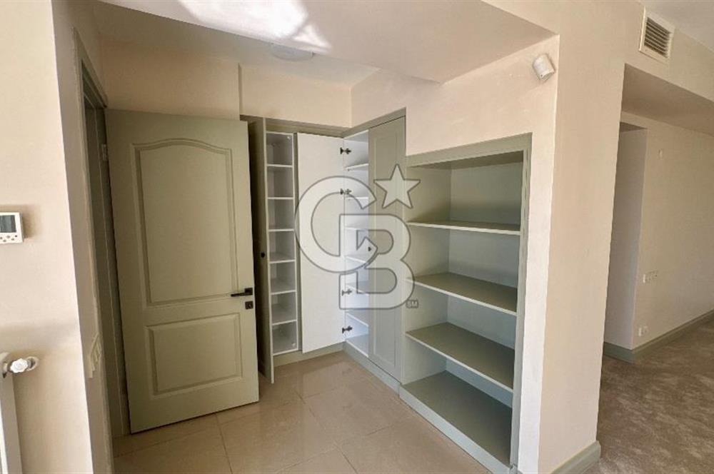 Sıraselviler Sitesi’nde Deniz Manzaralı, Yenilenmiş Kiralık Villa