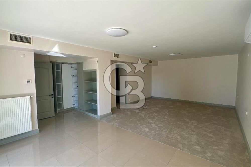 Sıraselviler Sitesi’nde Deniz Manzaralı, Yenilenmiş Kiralık Villa