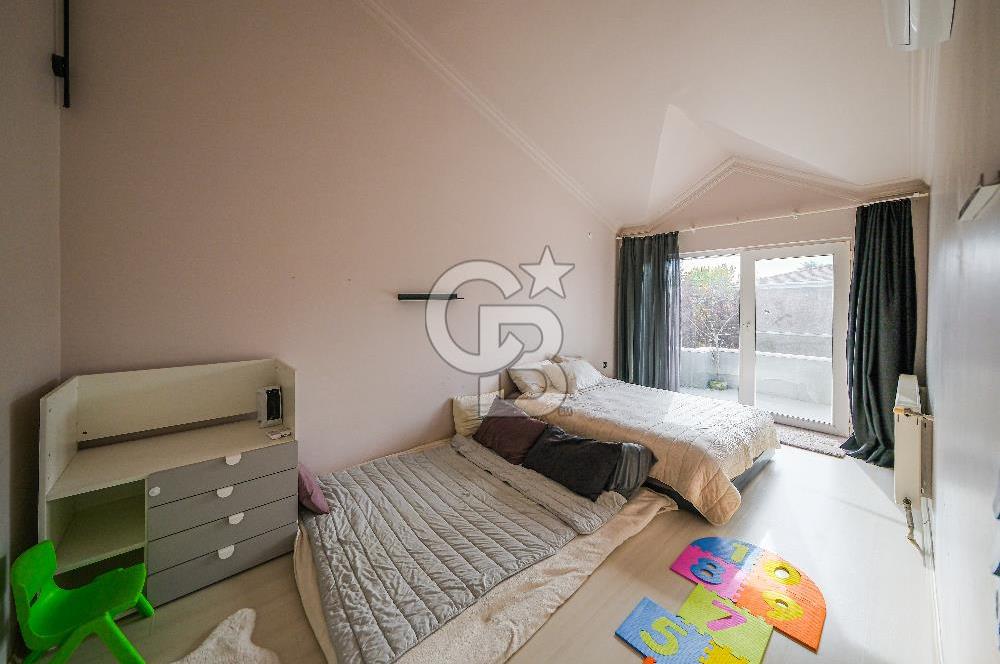 YEŞİLKÖY VİLLALARINDA SATILIK HAVUZLU KIŞ BAHÇELİ VİLLA