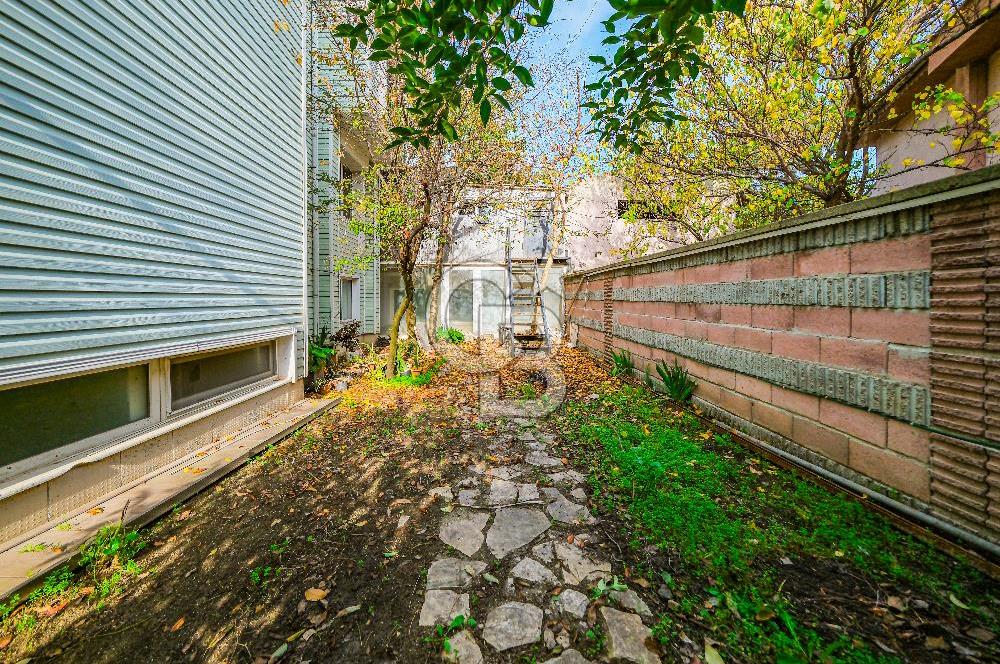 YEŞİLKÖY VİLLALARINDA SATILIK HAVUZLU KIŞ BAHÇELİ VİLLA