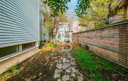 YEŞİLKÖY VİLLALARINDA SATILIK HAVUZLU KIŞ BAHÇELİ VİLLA