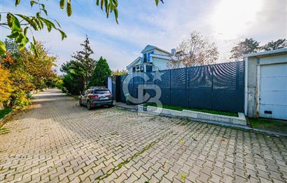 YEŞİLKÖY VİLLALARINDA SATILIK HAVUZLU KIŞ BAHÇELİ VİLLA