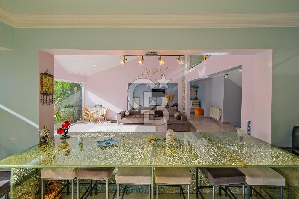 YEŞİLKÖY VİLLALARINDA SATILIK HAVUZLU KIŞ BAHÇELİ VİLLA