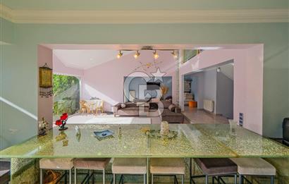 YEŞİLKÖY VİLLALARINDA SATILIK HAVUZLU KIŞ BAHÇELİ VİLLA