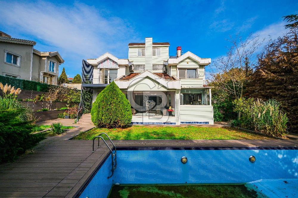 YEŞİLKÖY VİLLALARINDA SATILIK HAVUZLU KIŞ BAHÇELİ VİLLA