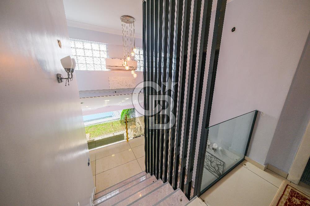 YEŞİLKÖY VİLLALARINDA SATILIK HAVUZLU KIŞ BAHÇELİ VİLLA