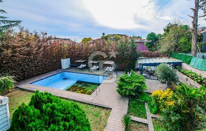 YEŞİLKÖY VİLLALARINDA SATILIK HAVUZLU KIŞ BAHÇELİ VİLLA