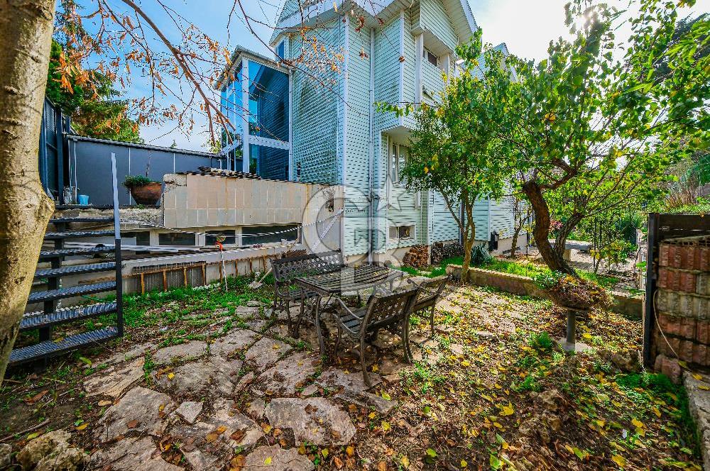 YEŞİLKÖY VİLLALARINDA SATILIK HAVUZLU KIŞ BAHÇELİ VİLLA