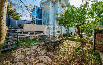 YEŞİLKÖY VİLLALARINDA SATILIK HAVUZLU KIŞ BAHÇELİ VİLLA