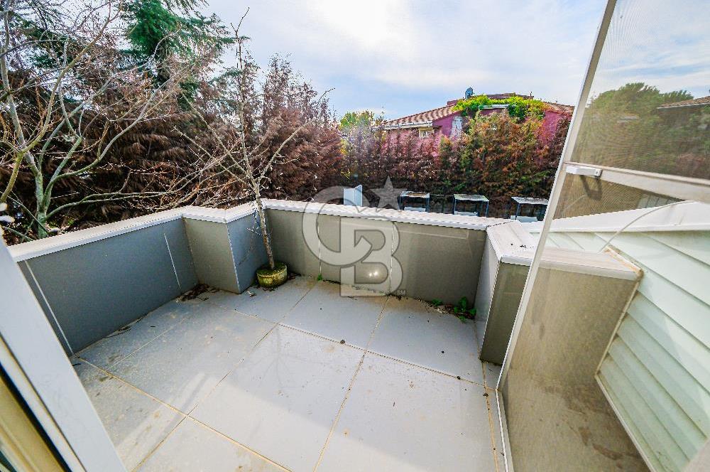 YEŞİLKÖY VİLLALARINDA SATILIK HAVUZLU KIŞ BAHÇELİ VİLLA