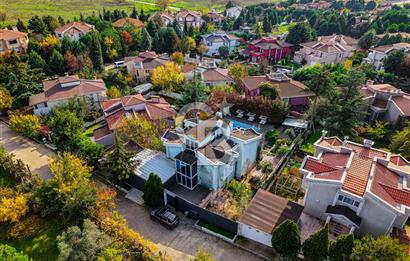 YEŞİLKÖY VİLLALARINDA SATILIK HAVUZLU KIŞ BAHÇELİ VİLLA
