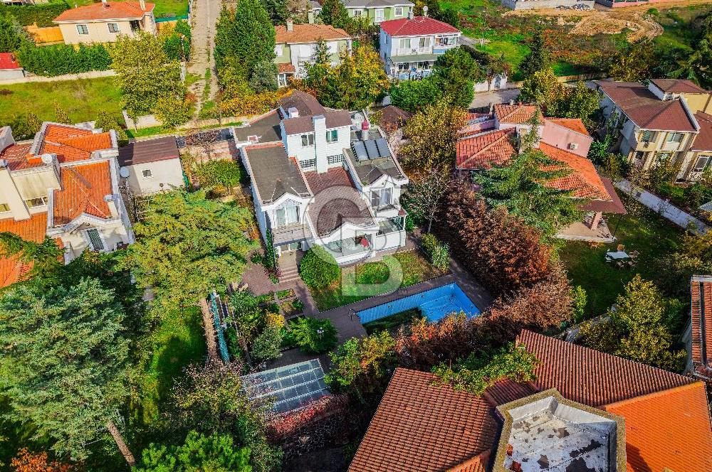 YEŞİLKÖY VİLLALARINDA SATILIK HAVUZLU KIŞ BAHÇELİ VİLLA
