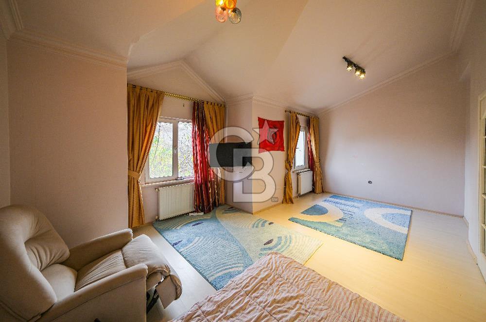 YEŞİLKÖY VİLLALARINDA SATILIK HAVUZLU KIŞ BAHÇELİ VİLLA