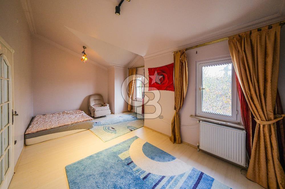 YEŞİLKÖY VİLLALARINDA SATILIK HAVUZLU KIŞ BAHÇELİ VİLLA