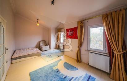 YEŞİLKÖY VİLLALARINDA SATILIK HAVUZLU KIŞ BAHÇELİ VİLLA