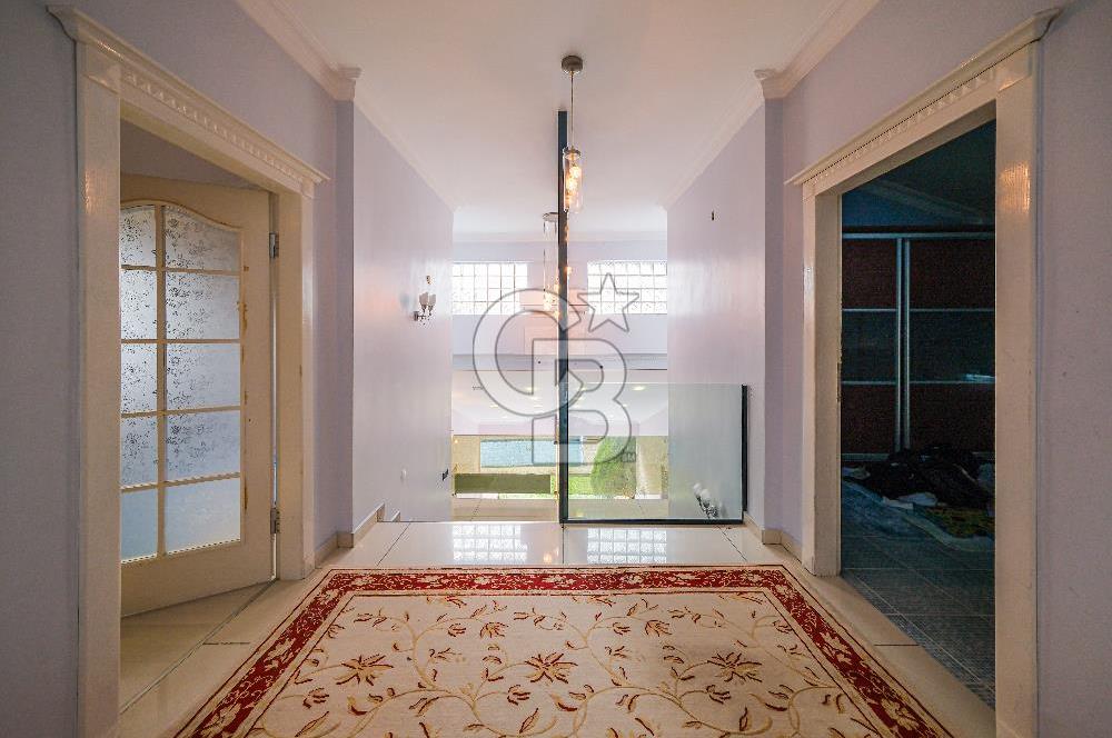 YEŞİLKÖY VİLLALARINDA SATILIK HAVUZLU KIŞ BAHÇELİ VİLLA