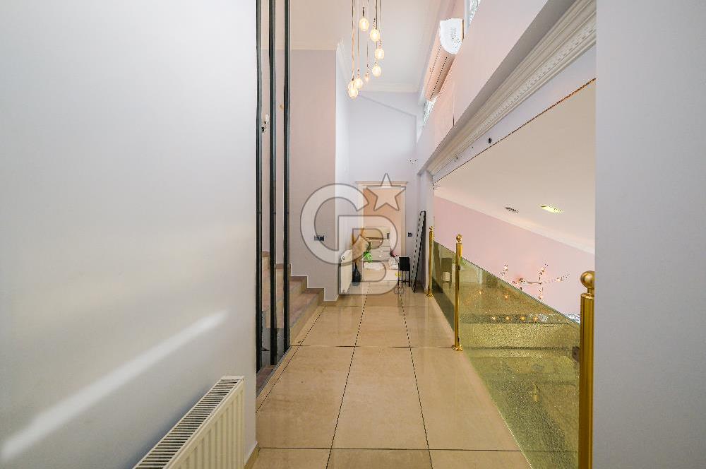 YEŞİLKÖY VİLLALARINDA SATILIK HAVUZLU KIŞ BAHÇELİ VİLLA