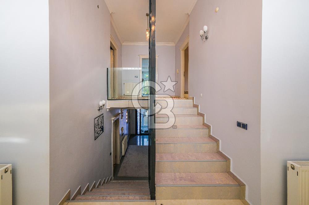 YEŞİLKÖY VİLLALARINDA SATILIK HAVUZLU KIŞ BAHÇELİ VİLLA