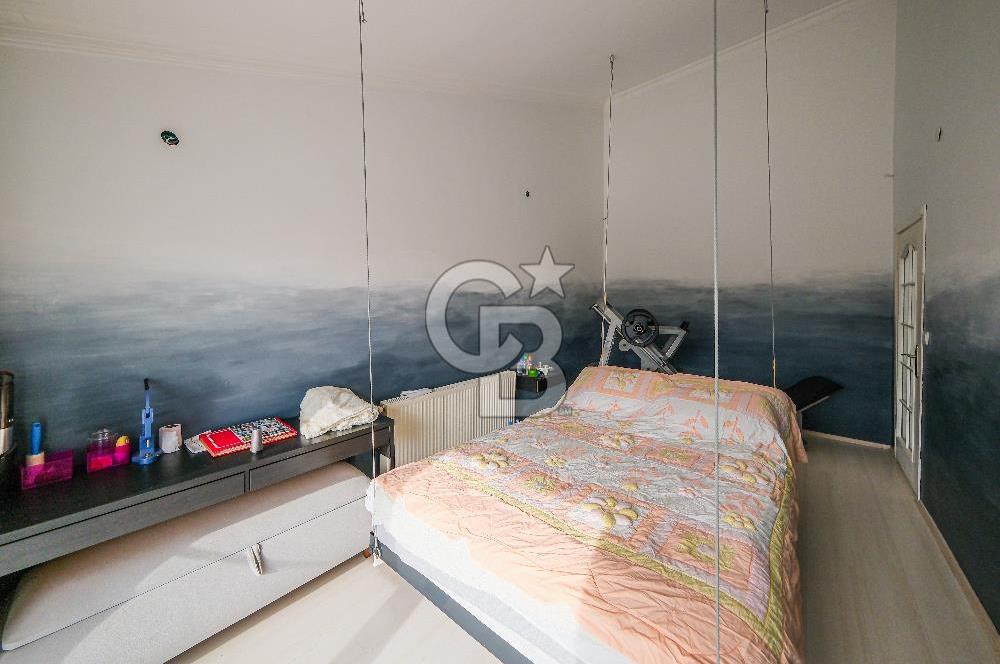 YEŞİLKÖY VİLLALARINDA SATILIK HAVUZLU KIŞ BAHÇELİ VİLLA