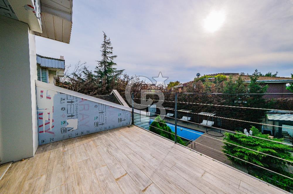 YEŞİLKÖY VİLLALARINDA SATILIK HAVUZLU KIŞ BAHÇELİ VİLLA