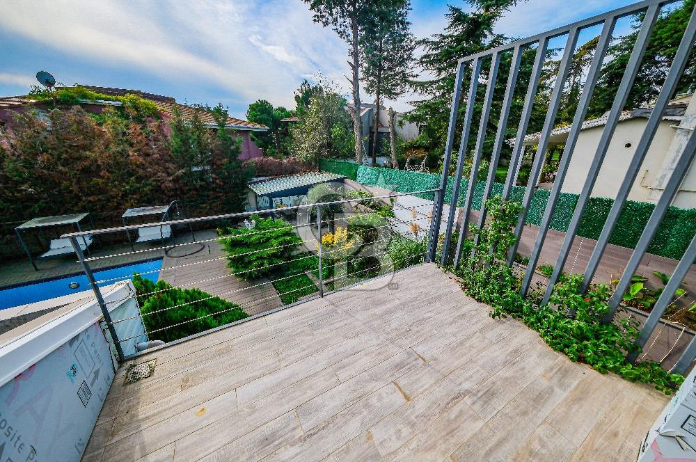 YEŞİLKÖY VİLLALARINDA SATILIK HAVUZLU KIŞ BAHÇELİ VİLLA