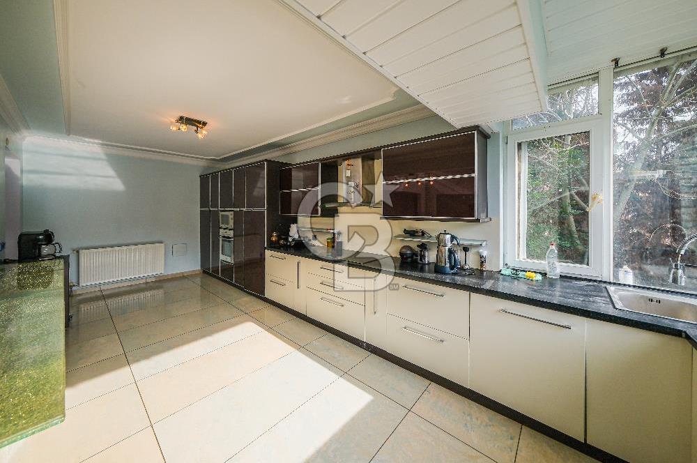 YEŞİLKÖY VİLLALARINDA SATILIK HAVUZLU KIŞ BAHÇELİ VİLLA