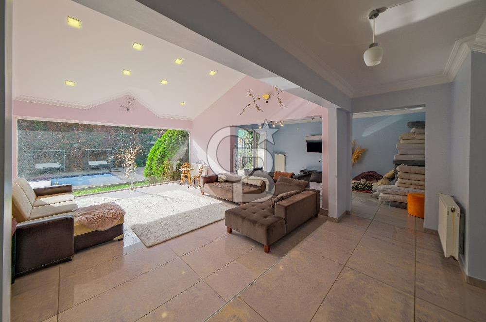 YEŞİLKÖY VİLLALARINDA SATILIK HAVUZLU KIŞ BAHÇELİ VİLLA