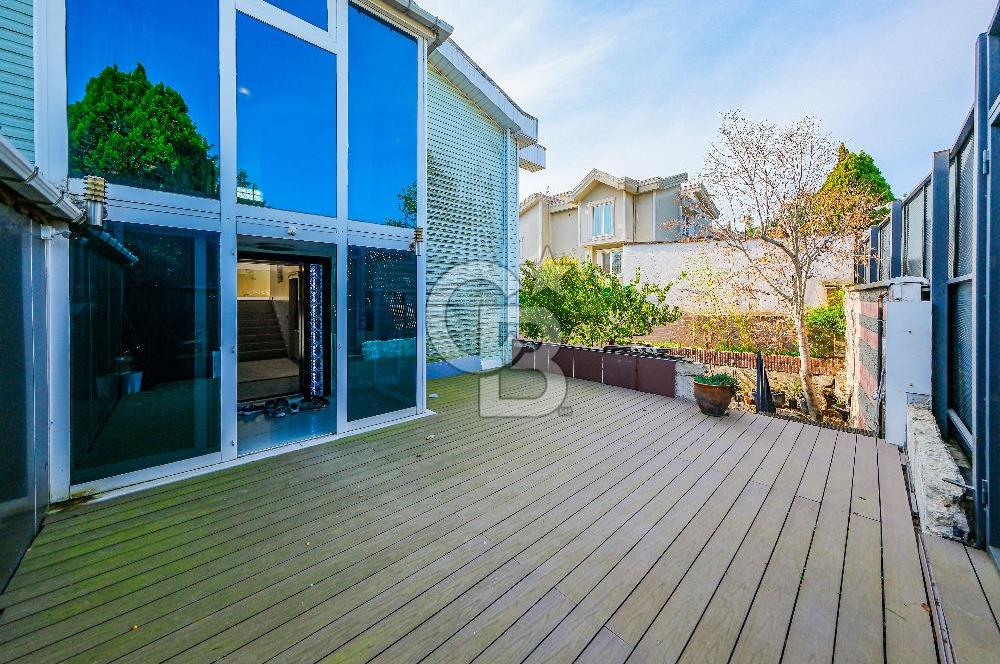 YEŞİLKÖY VİLLALARINDA SATILIK HAVUZLU KIŞ BAHÇELİ VİLLA