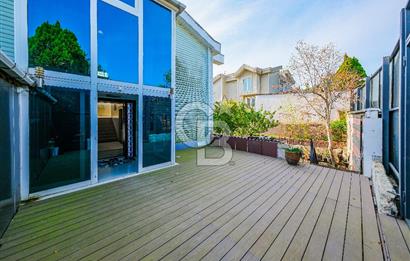 YEŞİLKÖY VİLLALARINDA SATILIK HAVUZLU KIŞ BAHÇELİ VİLLA