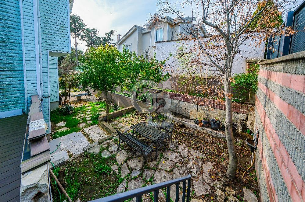 YEŞİLKÖY VİLLALARINDA SATILIK HAVUZLU KIŞ BAHÇELİ VİLLA