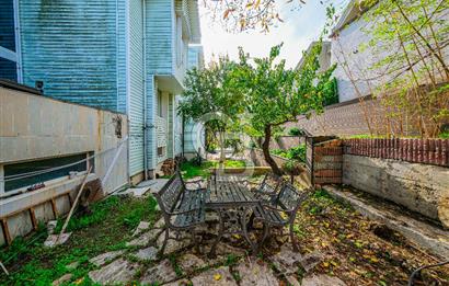 YEŞİLKÖY VİLLALARINDA SATILIK HAVUZLU KIŞ BAHÇELİ VİLLA