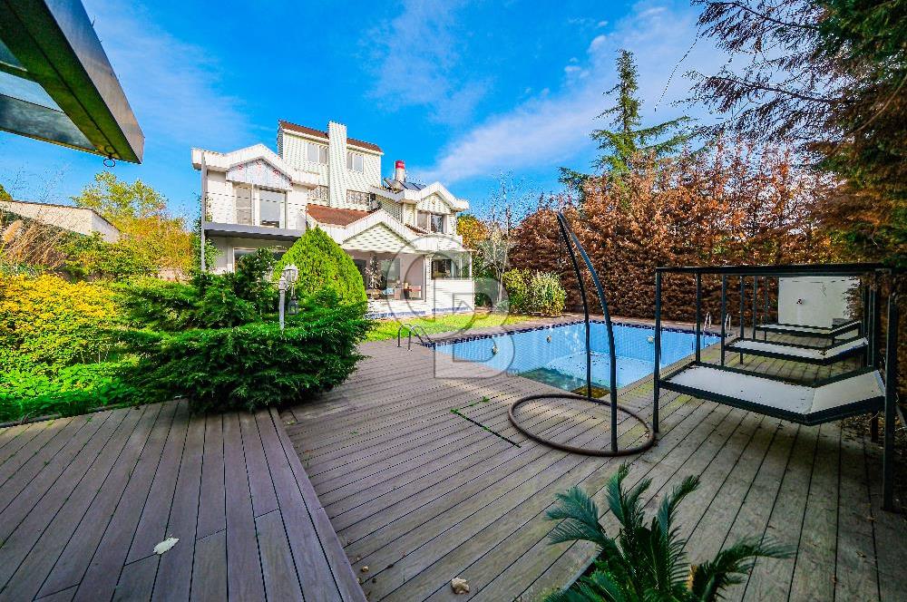 YEŞİLKÖY VİLLALARINDA SATILIK HAVUZLU KIŞ BAHÇELİ VİLLA