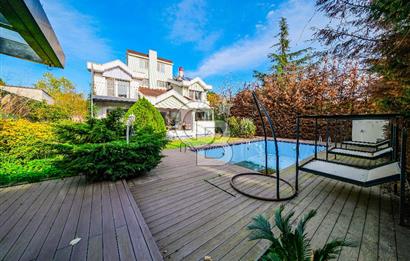 YEŞİLKÖY VİLLALARINDA SATILIK HAVUZLU KIŞ BAHÇELİ VİLLA