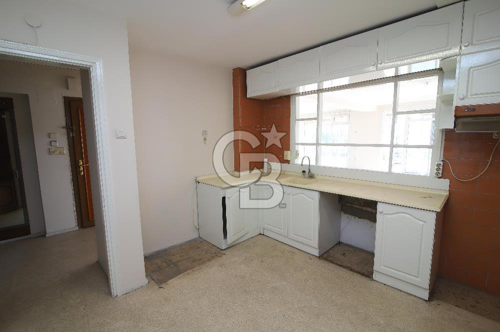 KARŞIYAKA SAHİL'DE DENİZ MANZARALI 3+1 GENİŞ SATILIK DAİRE