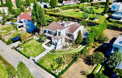 Sıraselviler Sitesi’nde Deniz Manzaralı, Yenilenmiş Kiralık Villa
