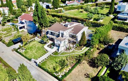 Sıraselviler Sitesi’nde Deniz Manzaralı, Yenilenmiş Kiralık Villa