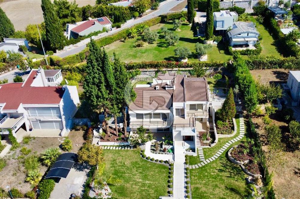 Sıraselviler Sitesi’nde Deniz Manzaralı, Yenilenmiş Kiralık Villa
