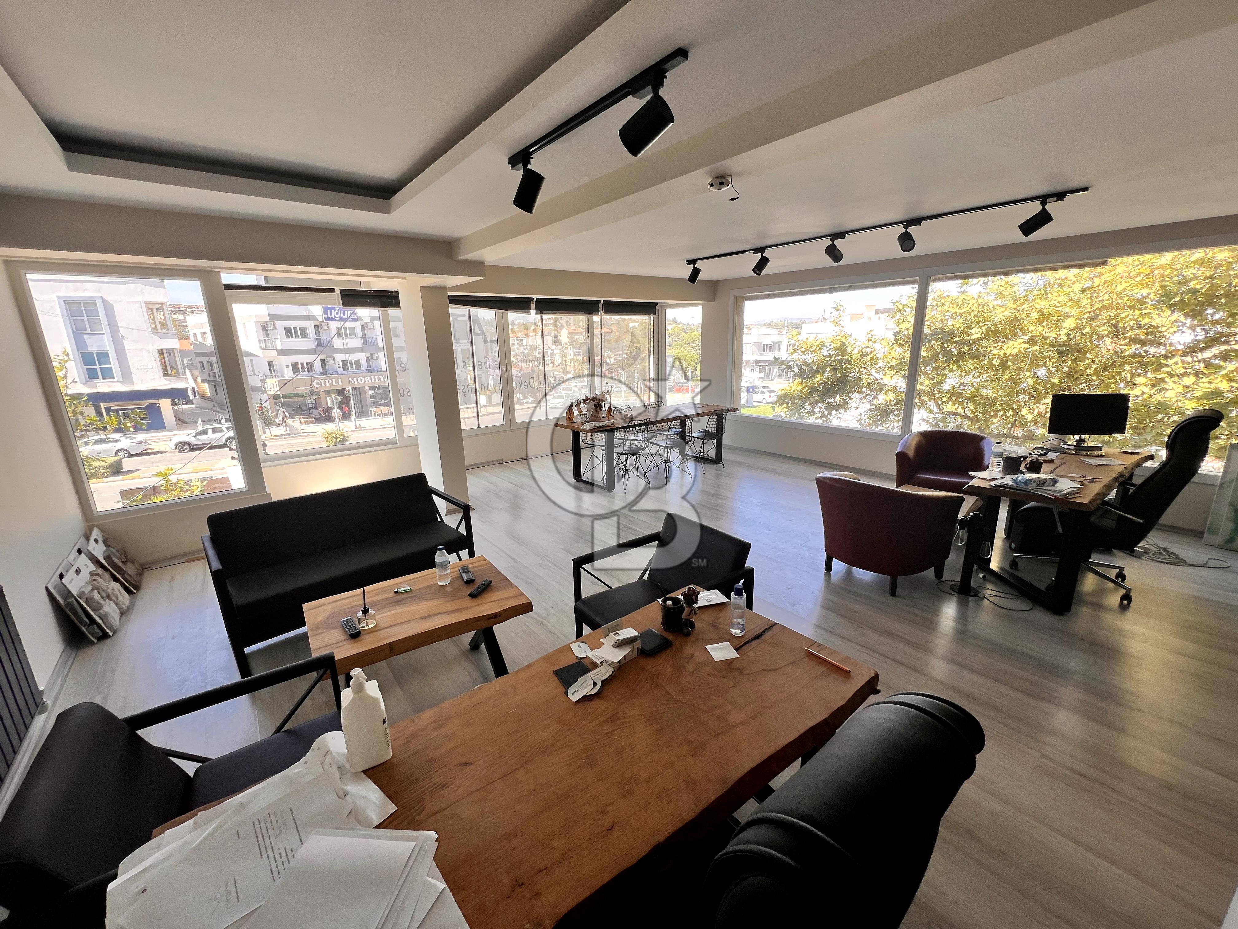 URLA'NIN EN MERKEZİ YERİNDE TABELA DEĞERİ YÜKSEK 147 M2 OFİS