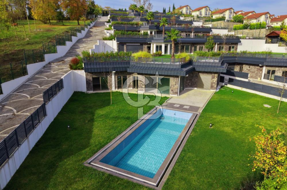 CB ENVOY | Kartepe Acısu'da Yatay Mimari Havuzlu 4+1 Lüks Villa