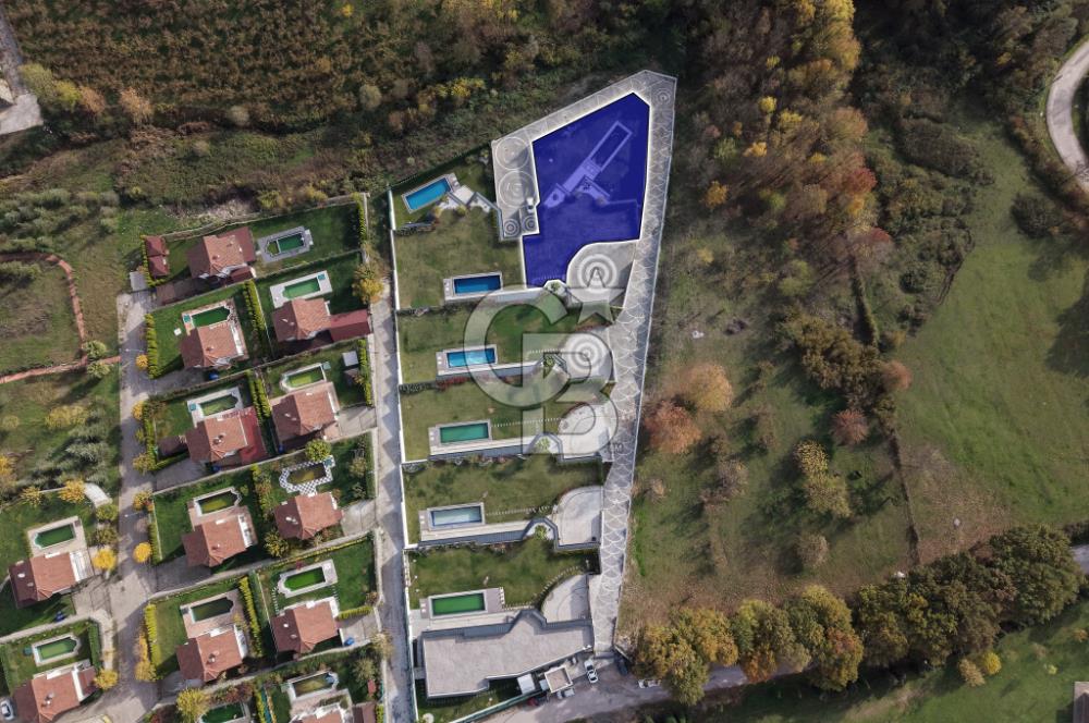 CB ENVOY | Kartepe Acısu'da Yatay Mimari Havuzlu 4+1 Lüks Villa