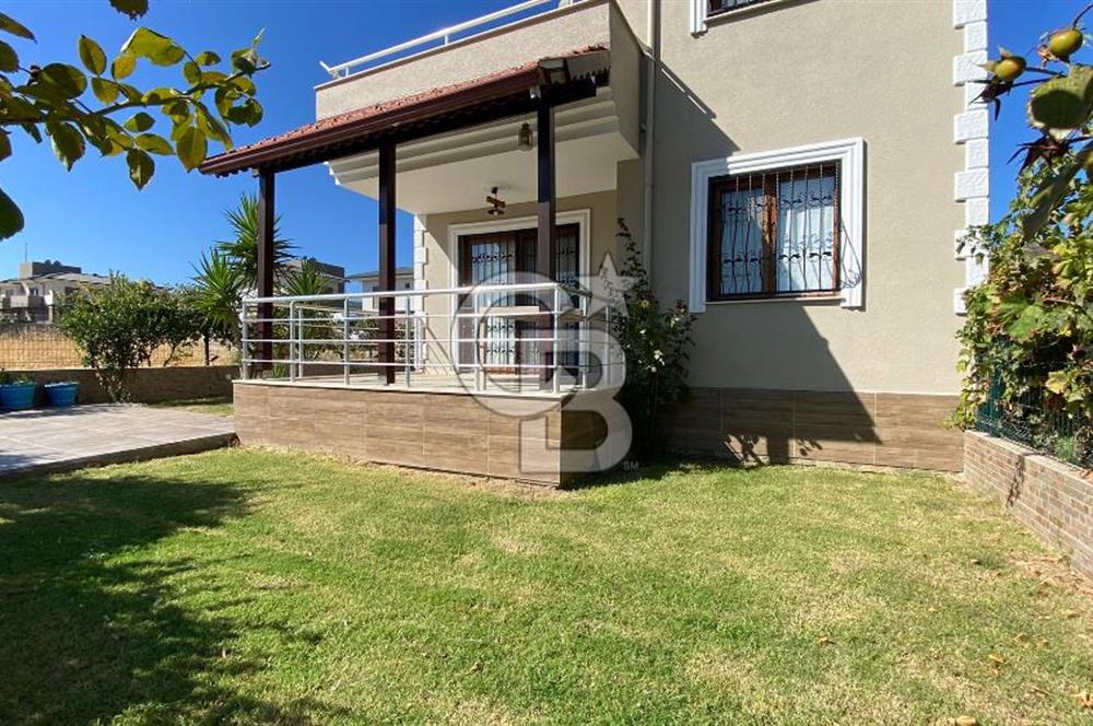 URLA GÜLBAHÇE DE BAHÇELİ TAM MÜSTAKİL EV