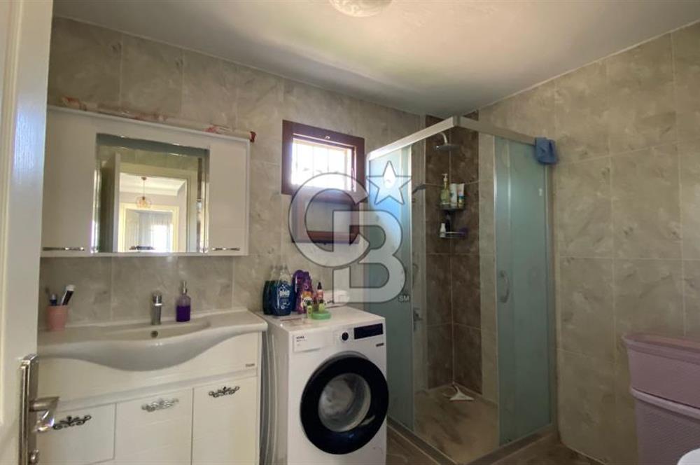 URLA GÜLBAHÇE DE BAHÇELİ TAM MÜSTAKİL EV