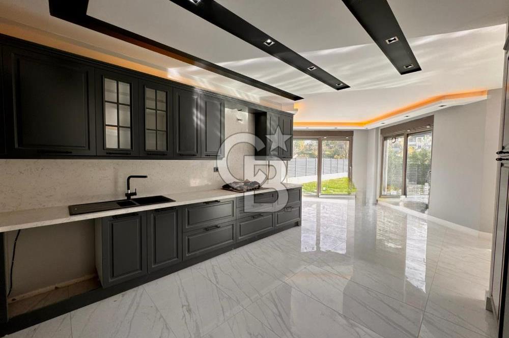 CB ENVOY | Kartepe Acısu'da Yatay Mimari Havuzlu 4+1 Lüks Villa