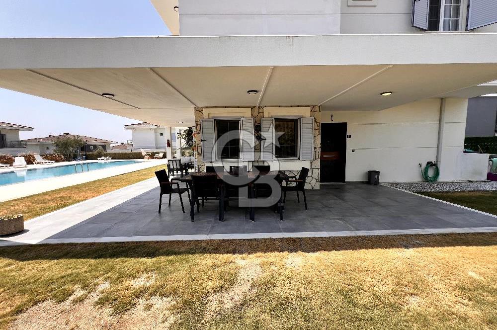 KUŞADASI SOĞUCAKTA OLİVE GARDEN SİTESİNDE SATILIK 3+1 VİLLA
