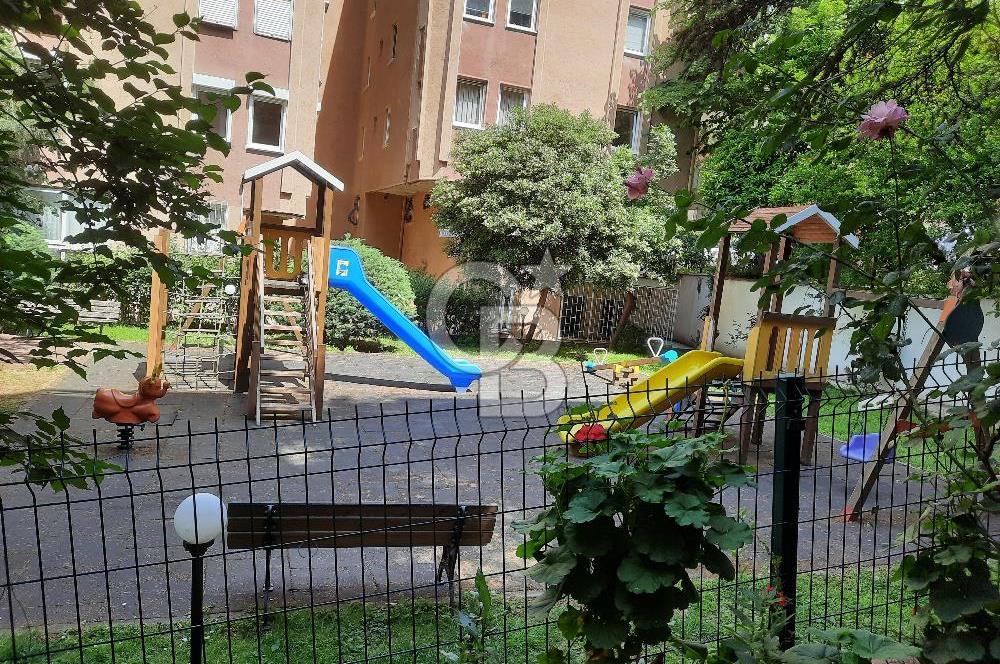 Koşuyolu'nda Site İçinde 3+1 Ara Kat Daire