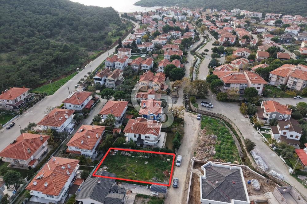 Ayvalık Sefaçamlıkta 3 Kat İmarlı 456 m² Villa Arsası